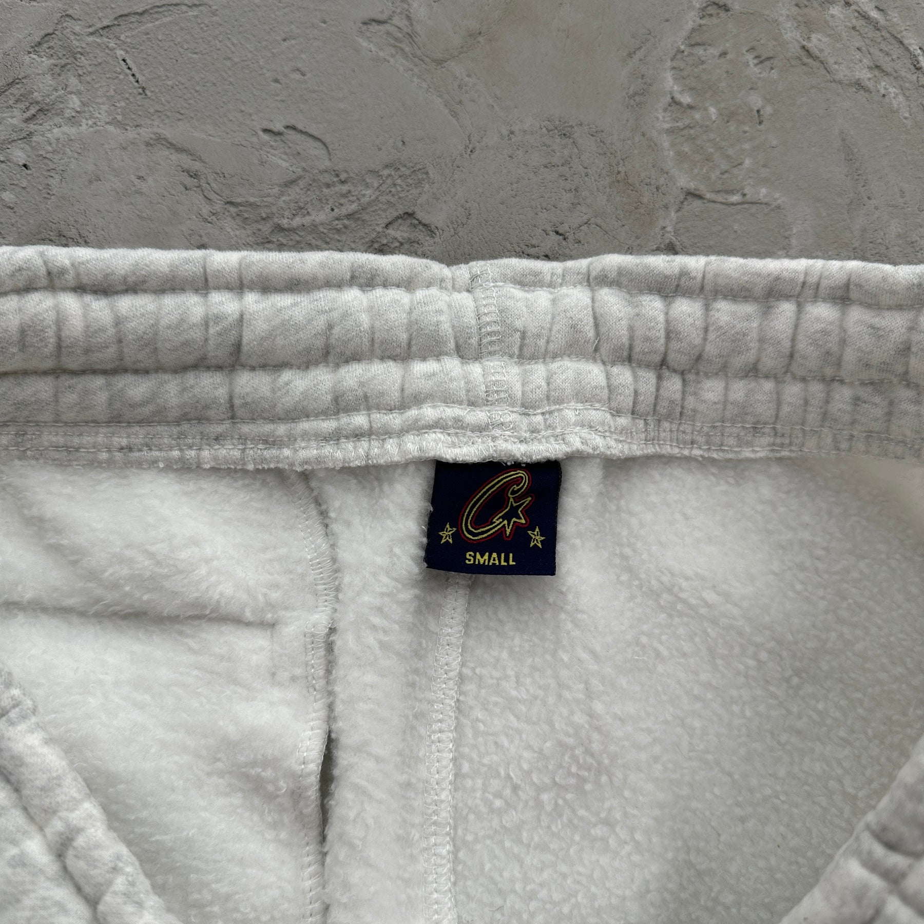 Conjunto Corteiz “College Arch Open”