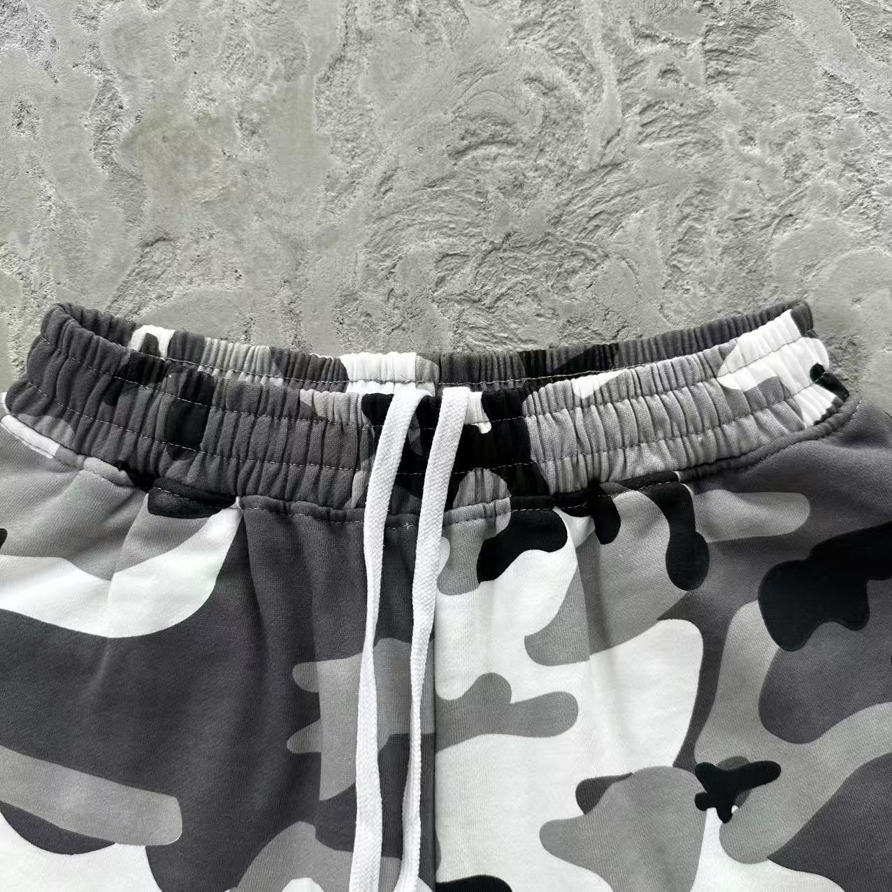 Conjunto Corteiz “Island Puff Print” (Artic Camo)