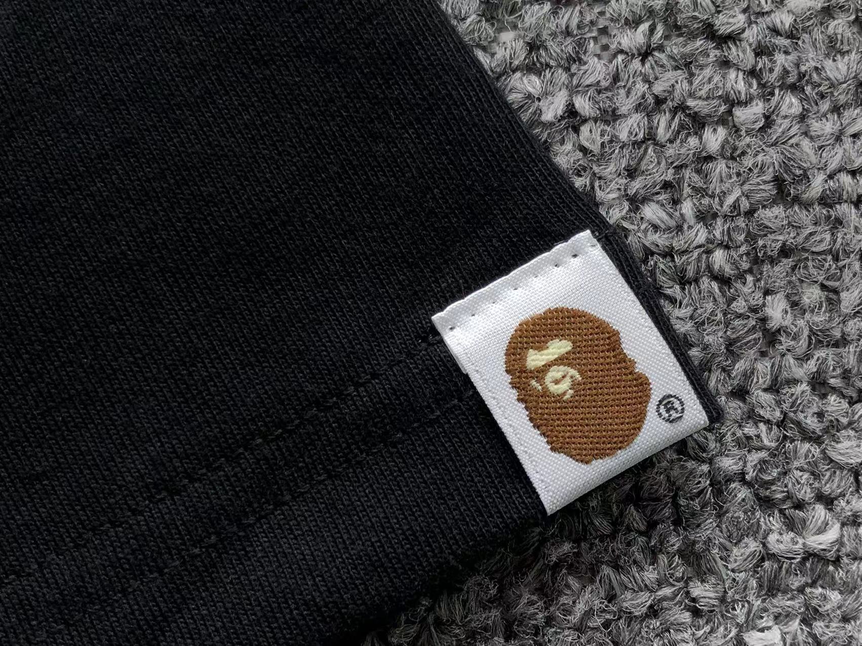 Camisa Bape “World Gone Mad”