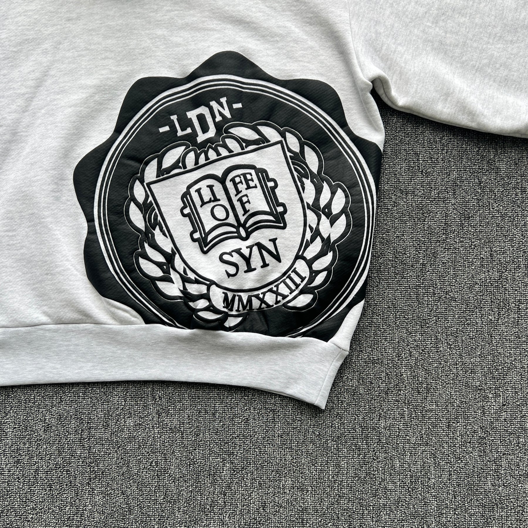 Conjunto Syna World “Crest Oth“ ( Branco e Preto)