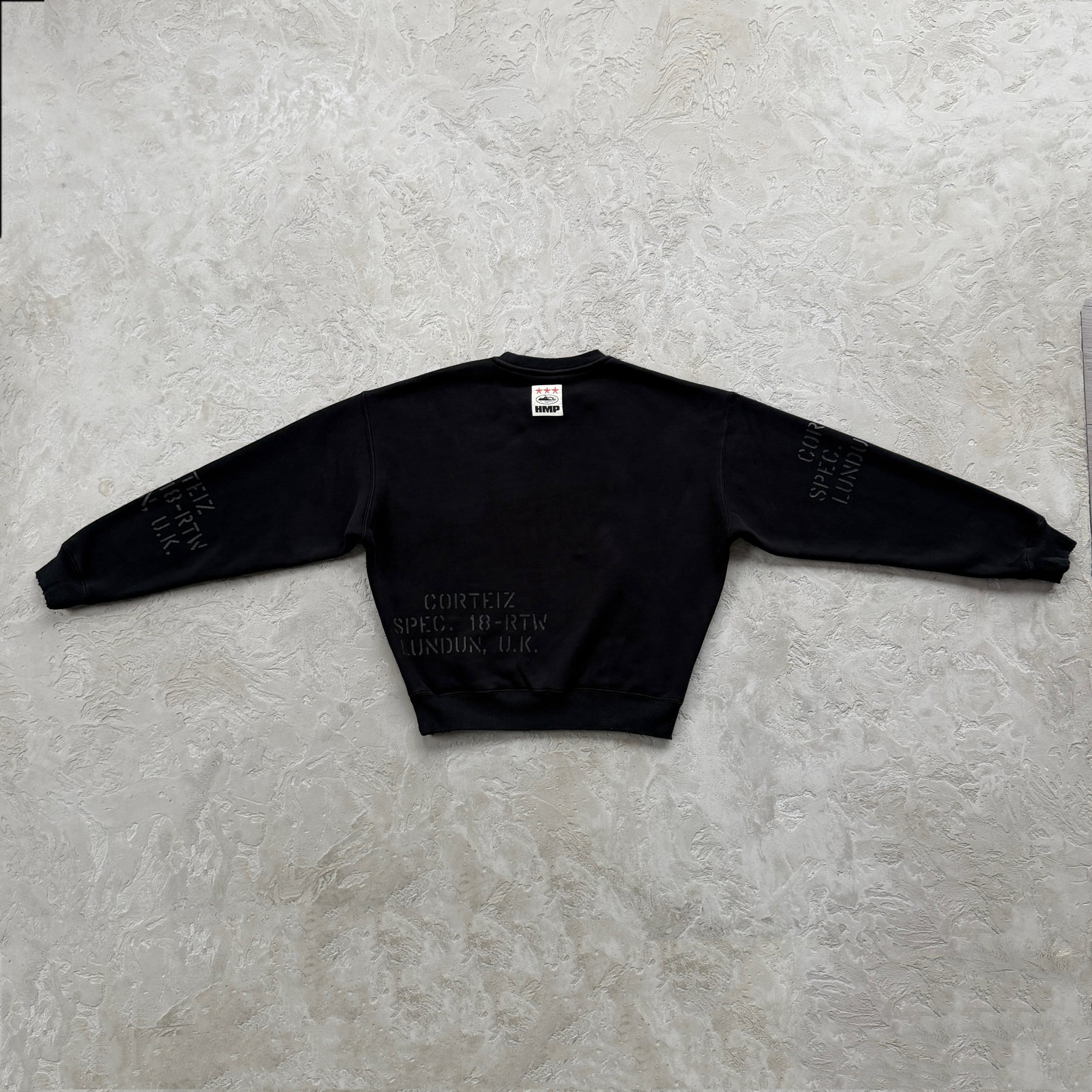 Conjunto Corteiz “HMP Stencil Crewneck” ( Preto )