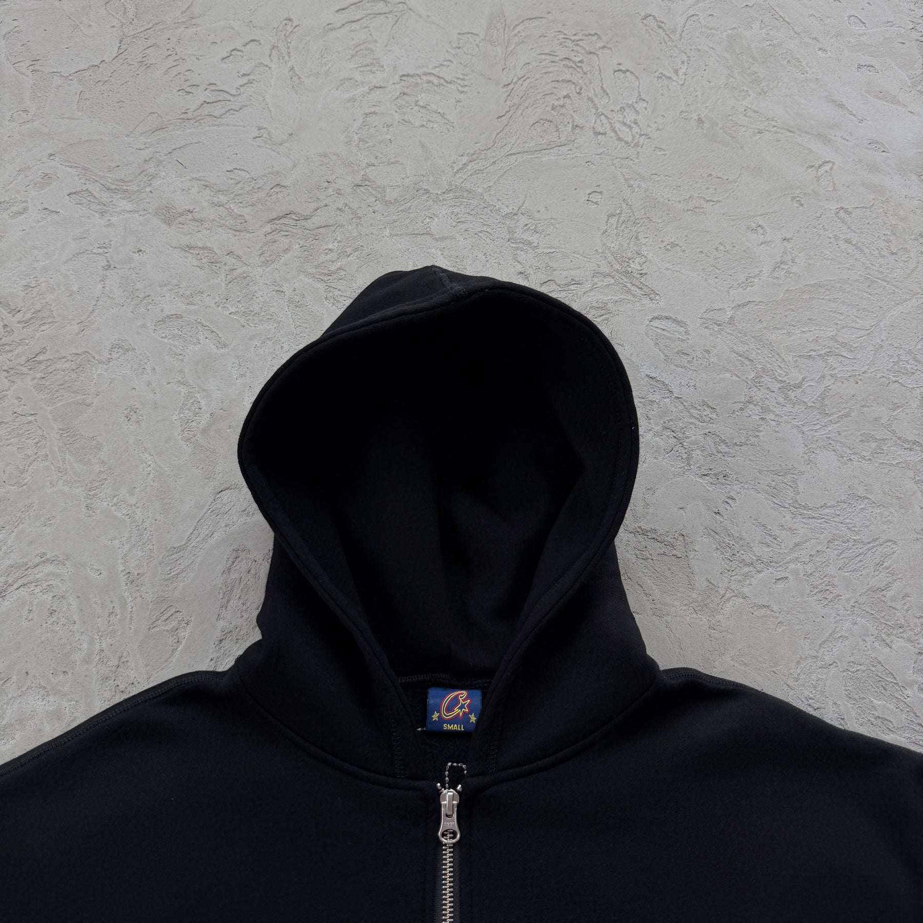 Moletom Corteiz “Lundun Stitch” ( Preto e Vermelho )