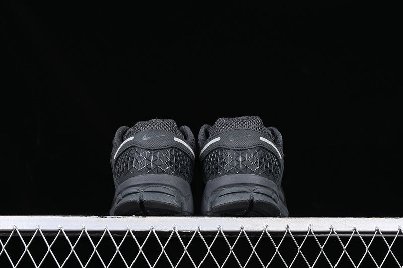 Vomero 5 “Anthracite"