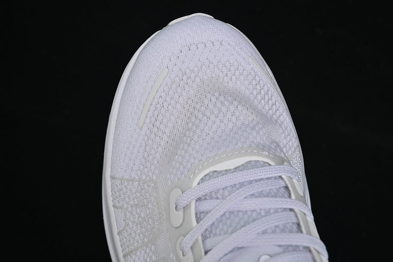 Nike Vomero “Green Spark”