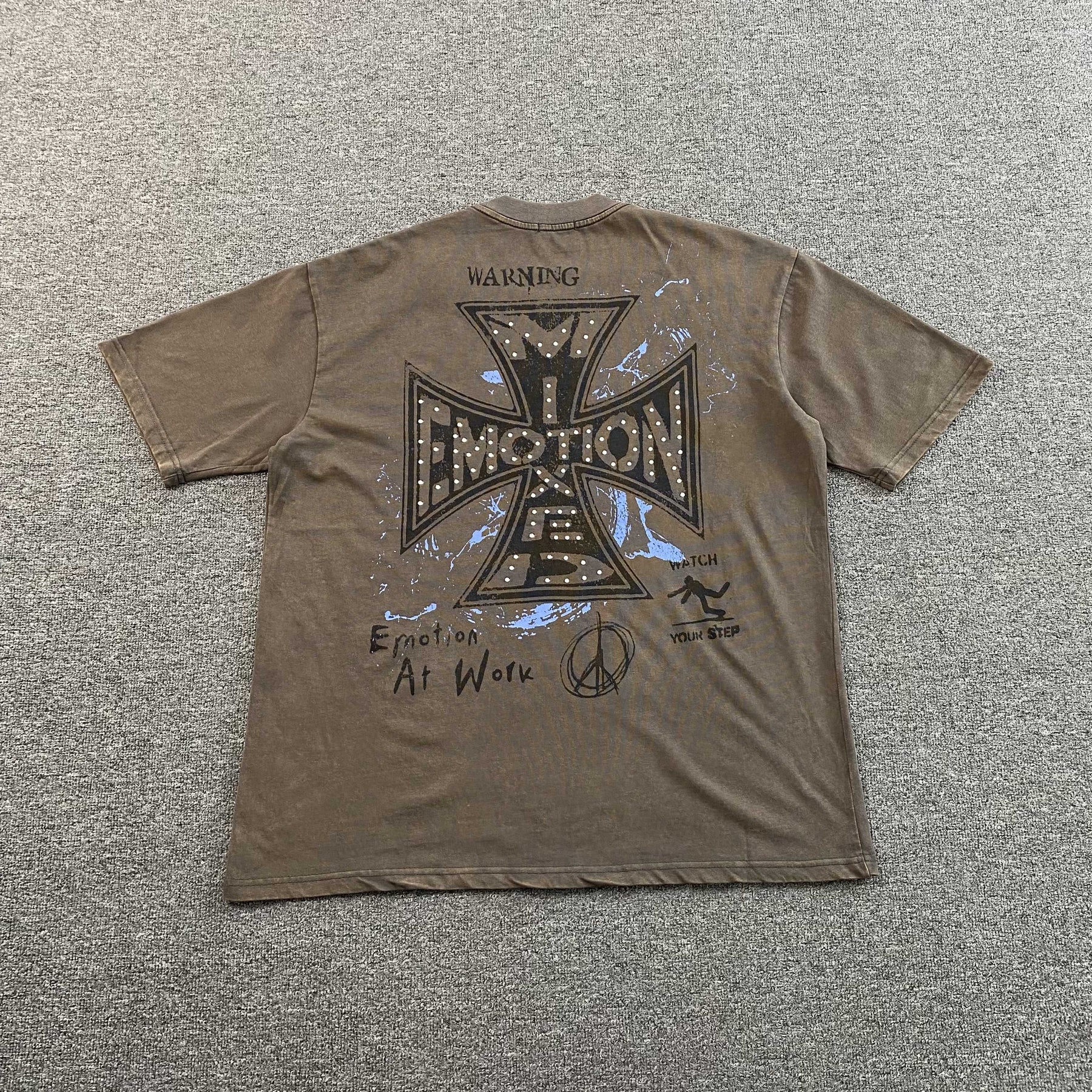 Camisa Mixed Emotion “Friends” ( Marrom )