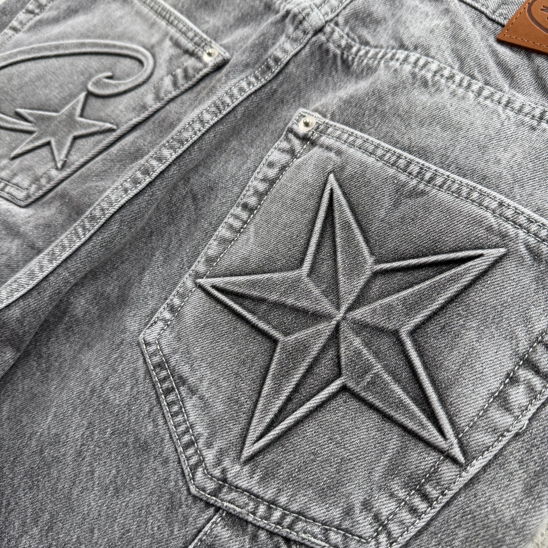 Calça Corteiz “Embossed C-Star DenimWork”