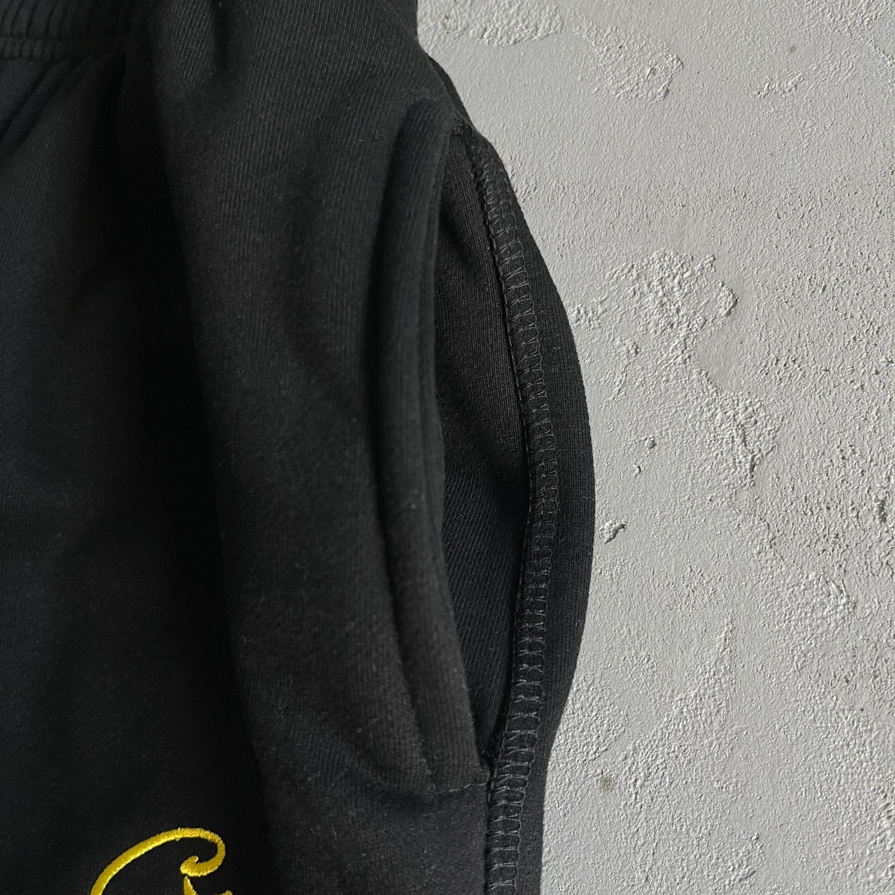 Conjunto Corteiz “Alcatraz Basic Crewneck”