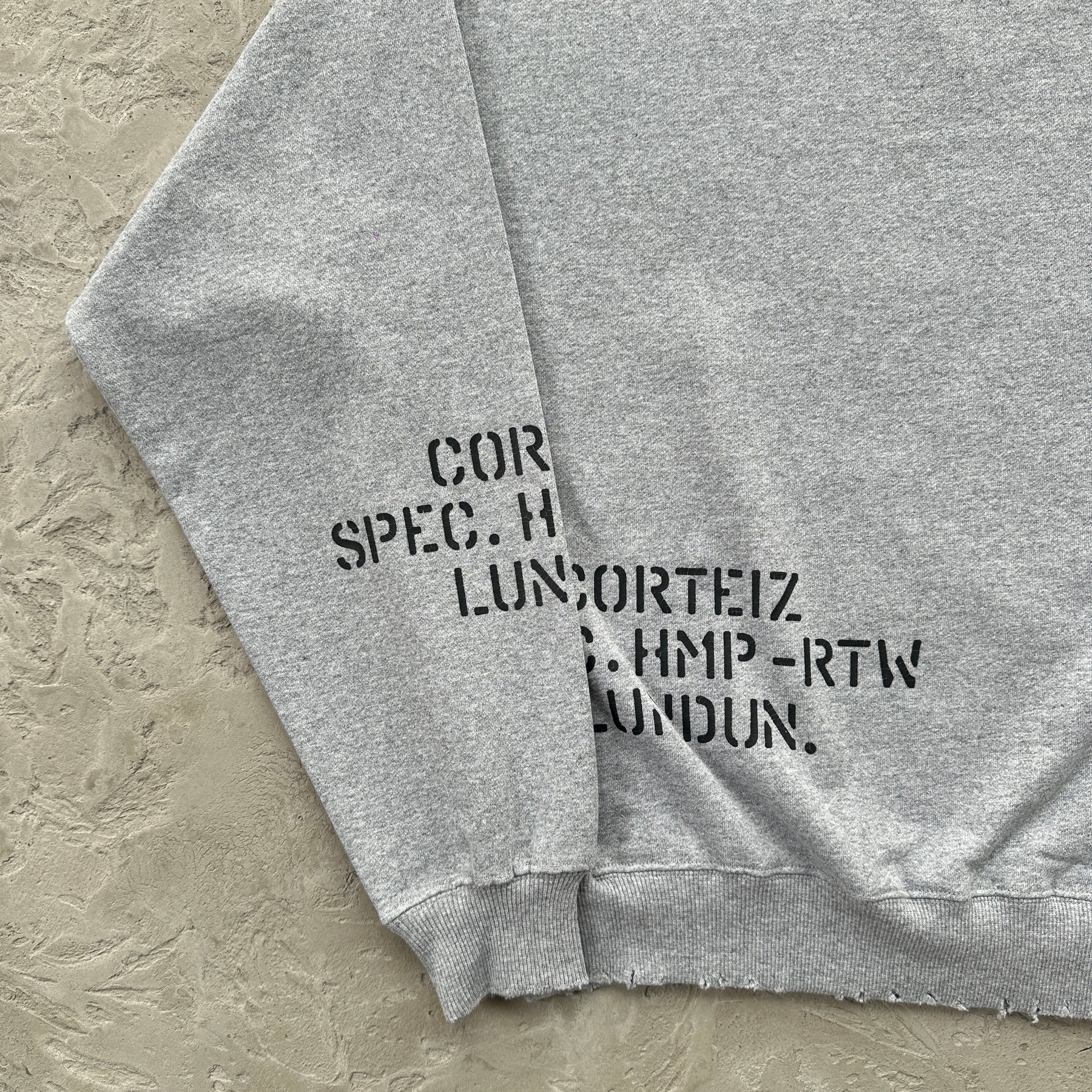 Conjunto Corteiz “HMP Stencil crewneck” ( Cinza )