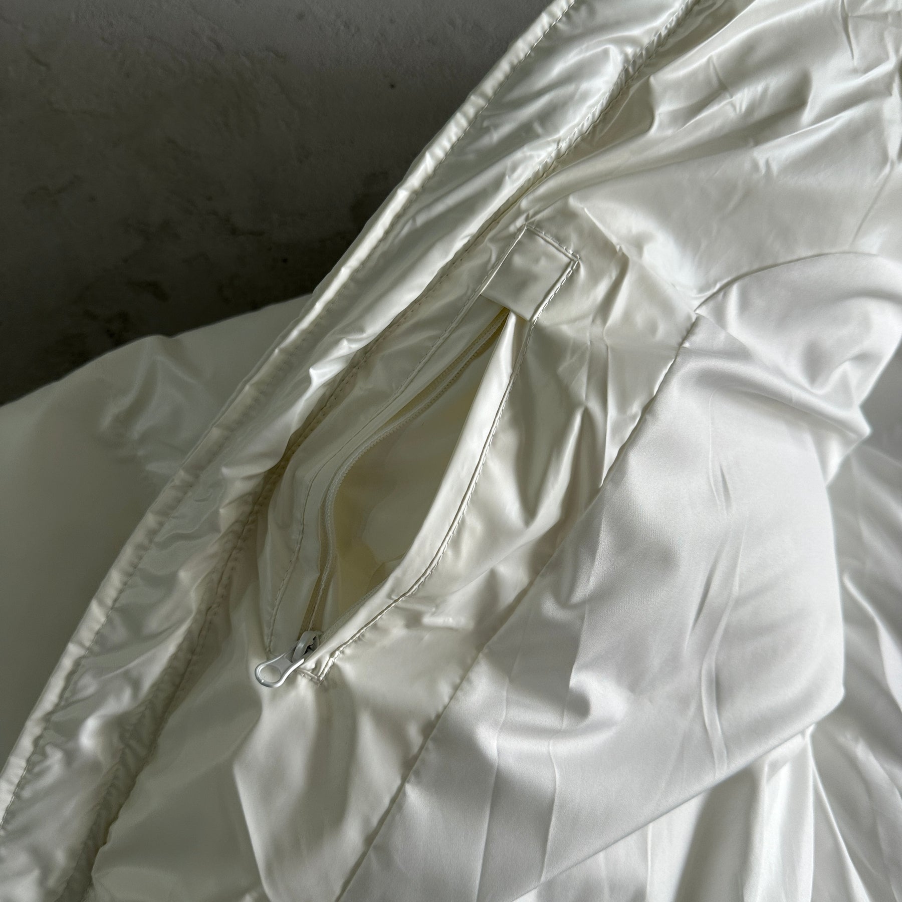 Jaqueta Trapstar “Irongate Embossed” ( Branca )