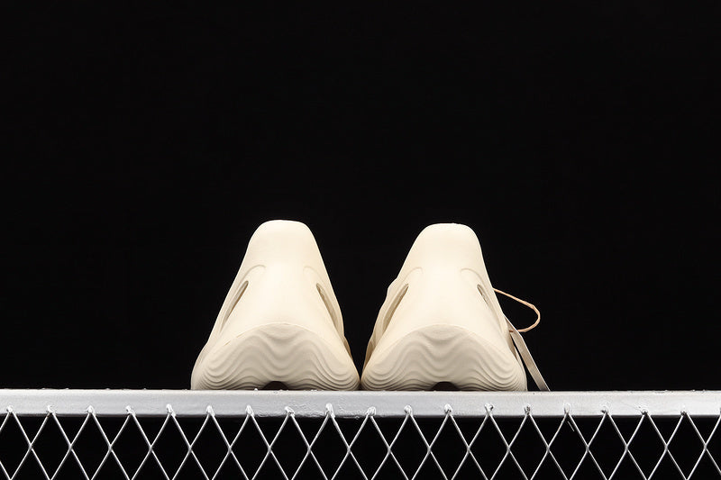 Yeezy Foam Runner “Sand Etham”