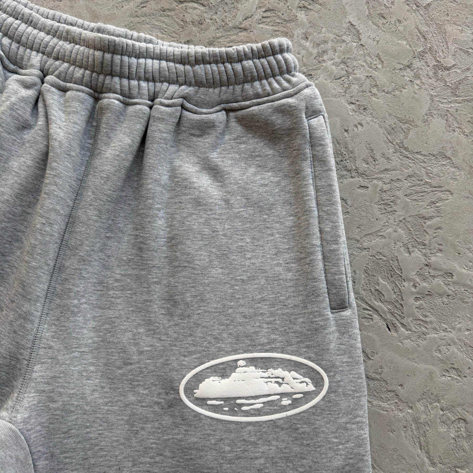 Shorts Corteiz “Island Puff Print” ( Cinza )
