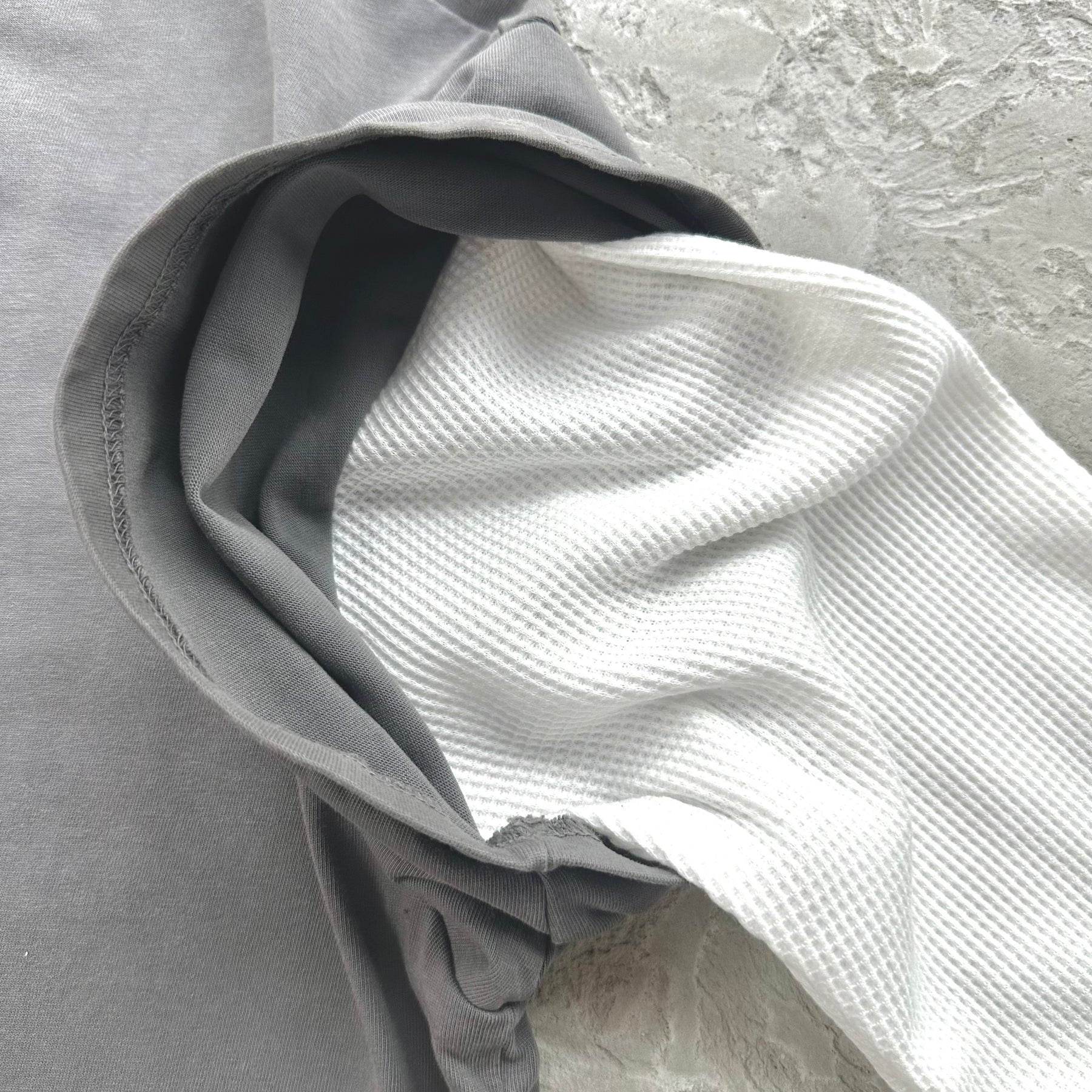 Camisa Mertra Manga longa “Fake Two-Piece” ( Cinza )
