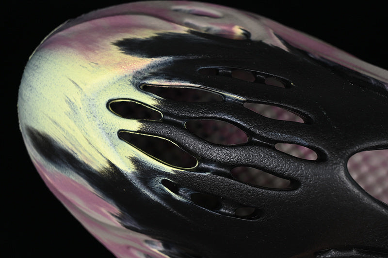 Yeezy Foam Runner “MX Carbon”