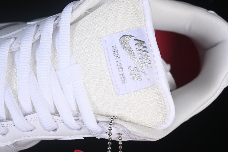 Dunk x Supreme “White Metallic Silver”