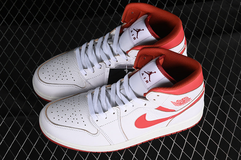 Air Jordan 1 High “White Dune Red”