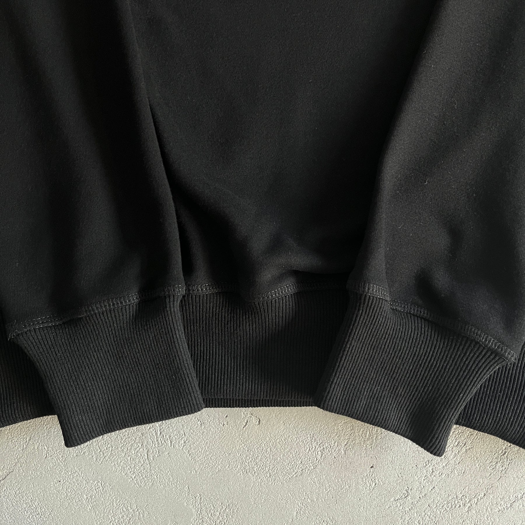 Conjunto Corteiz “Alcatraz Basic Crewneck”