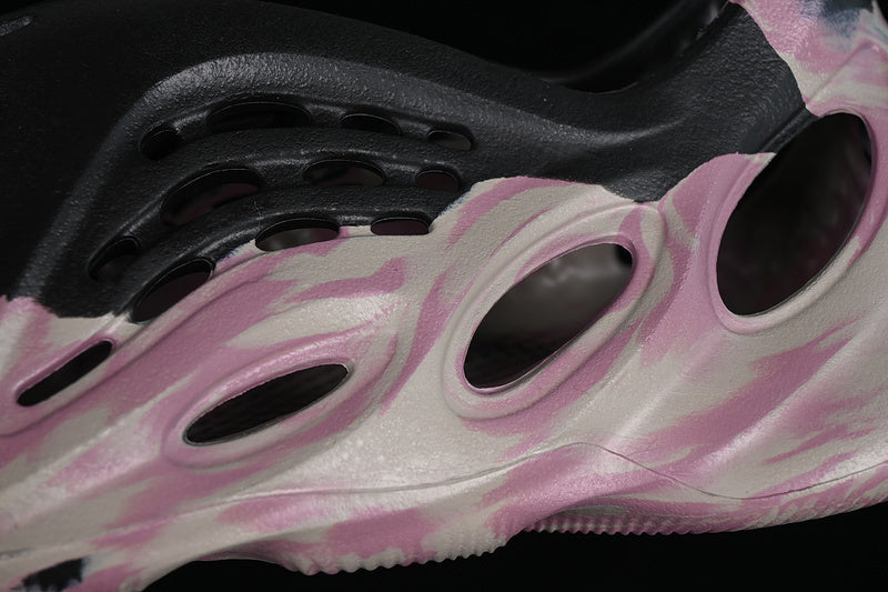 Yeezy Foam Runner “MX Carbon”