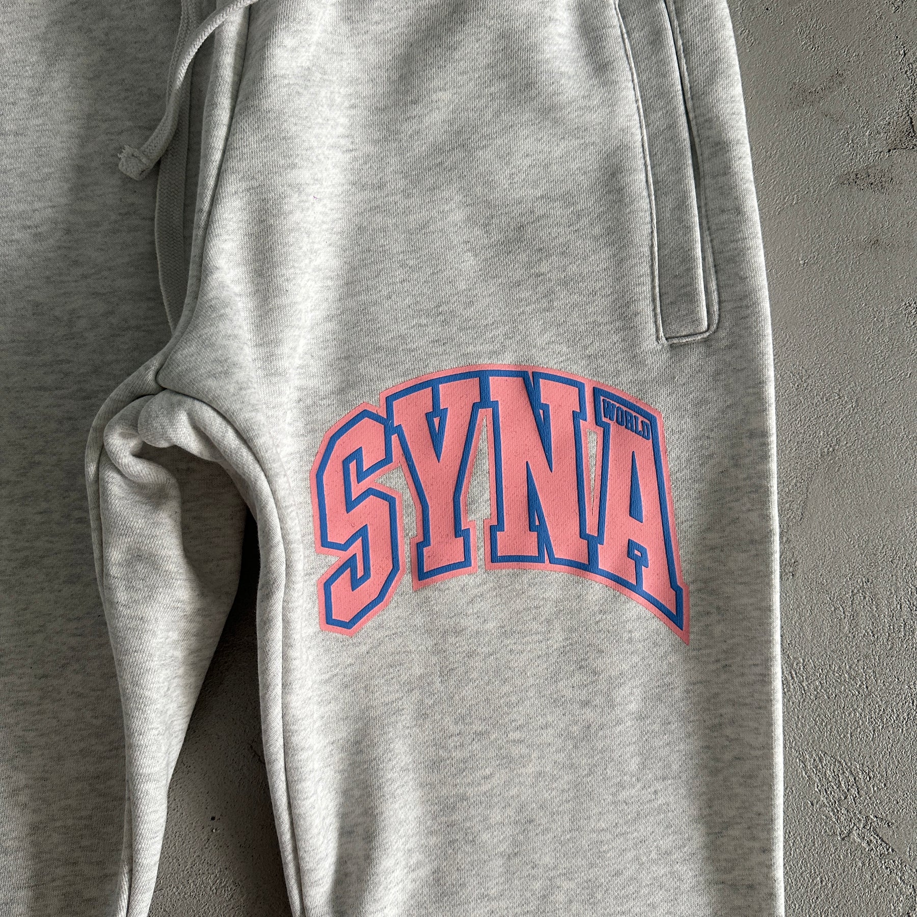 Conjunto Syna World “Crest Oth“ ( Cinza e Rosa )