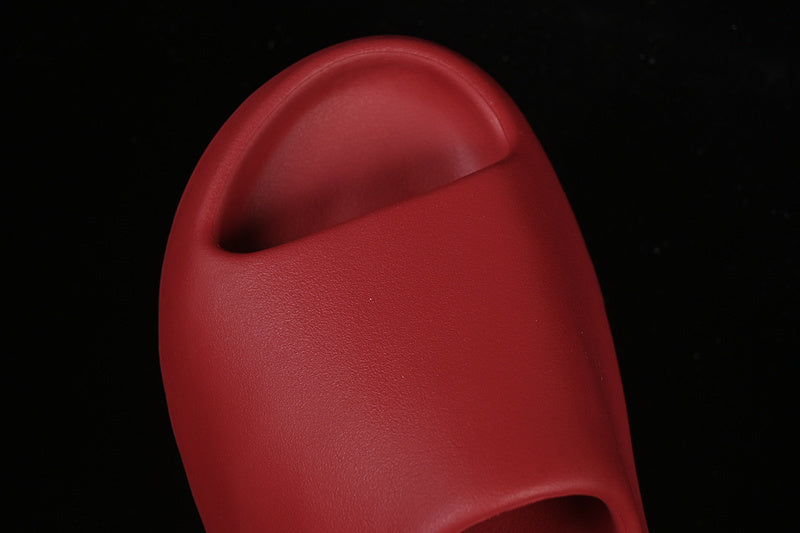 Yeezy Slide “Varsity Red”