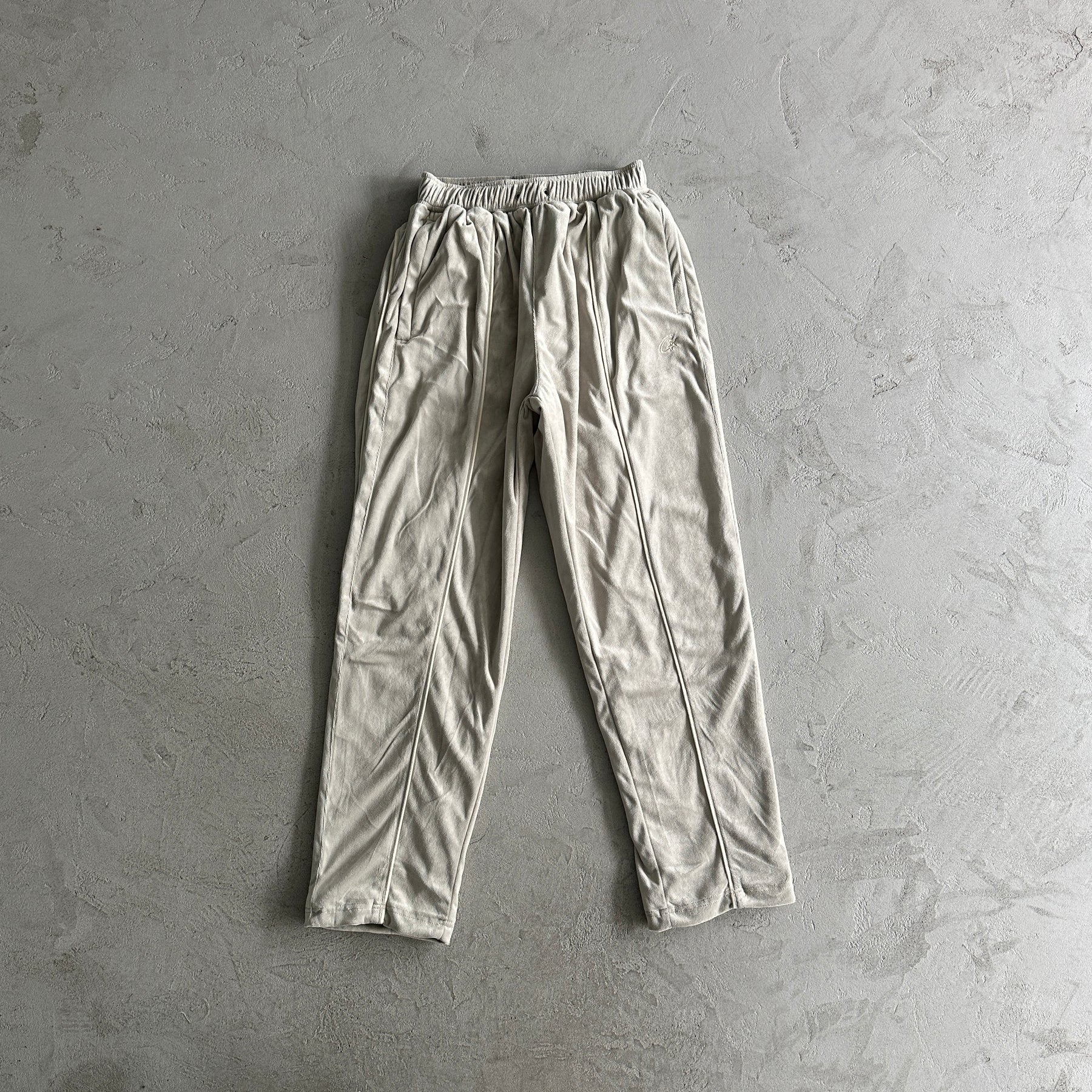 Conjunto Corteiz Velour Amg ( Cinza )