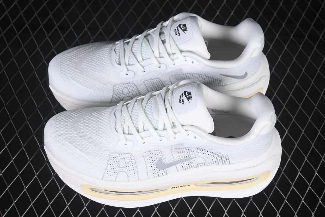 Nike Vomero “Premium Chalk”