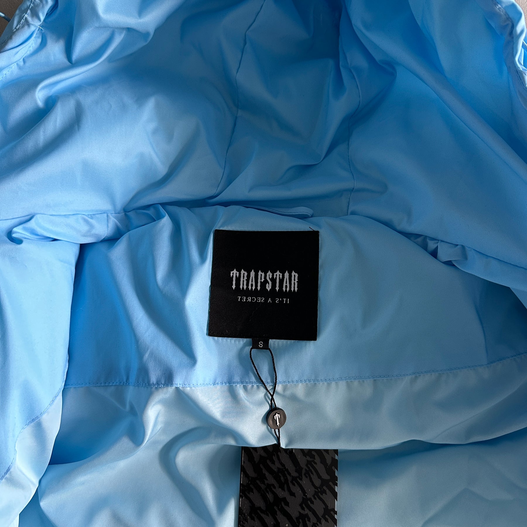 Jaqueta Trapstar “Decoded 2.0 Hooded Puffer Cashmere”