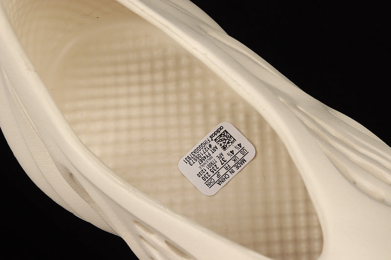 Yeezy Foam Runner “Sand Etham”