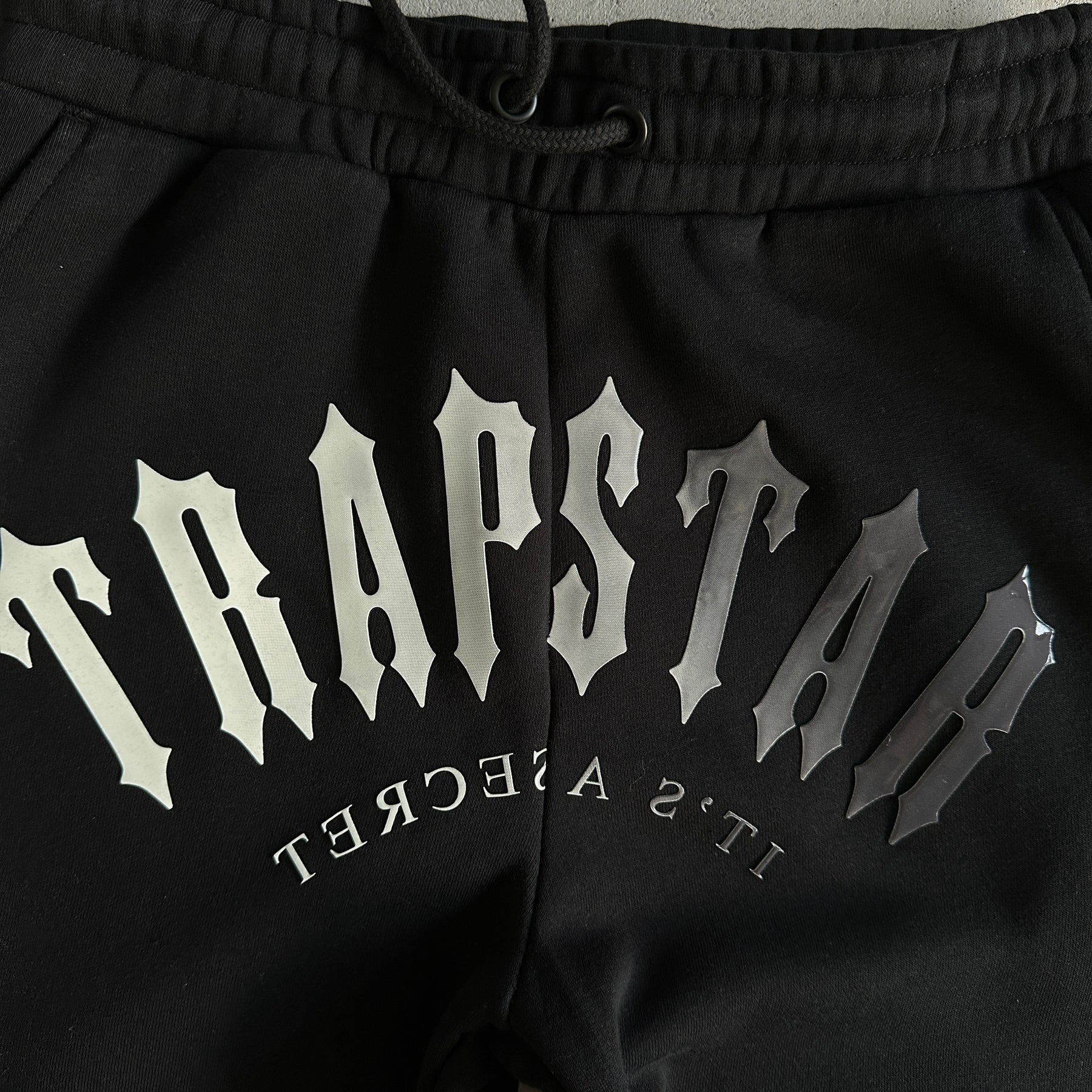 Conjunto Trapstar “Gradient Arch” ( Cinza com Preto )
