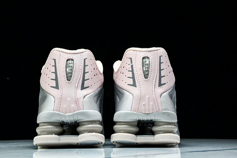 Nike Shox R4 “Light Pink”