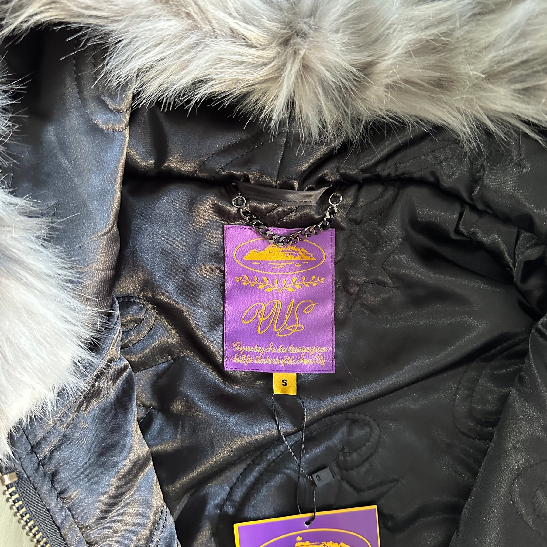 Casaco Corteiz “Faux Fur Hooded”