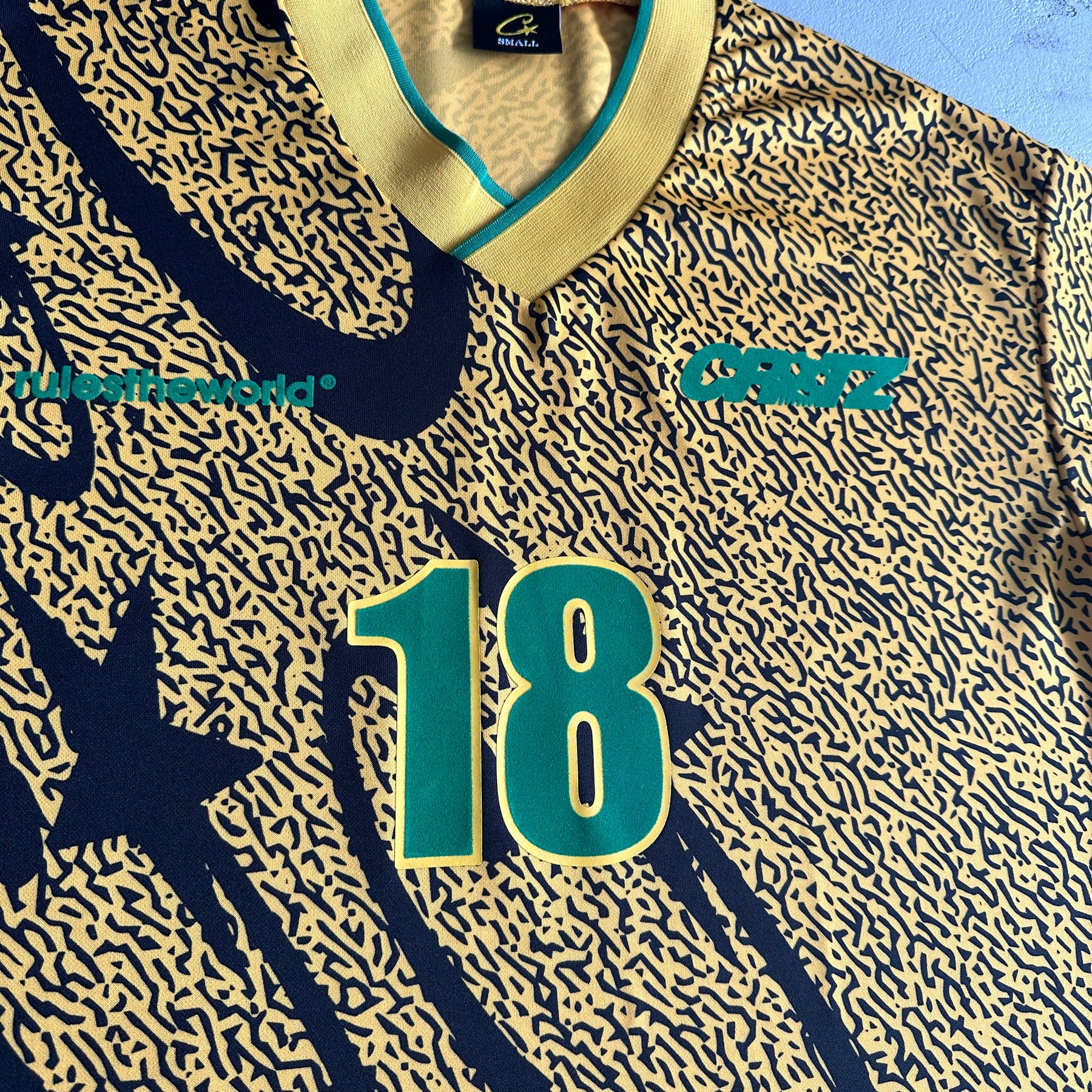 Camisa Corteiz “Printed” ( Preta e Amarela )