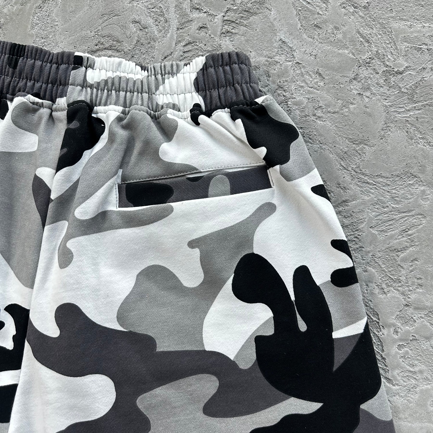 Conjunto Corteiz “Island Puff Print” (Artic Camo)