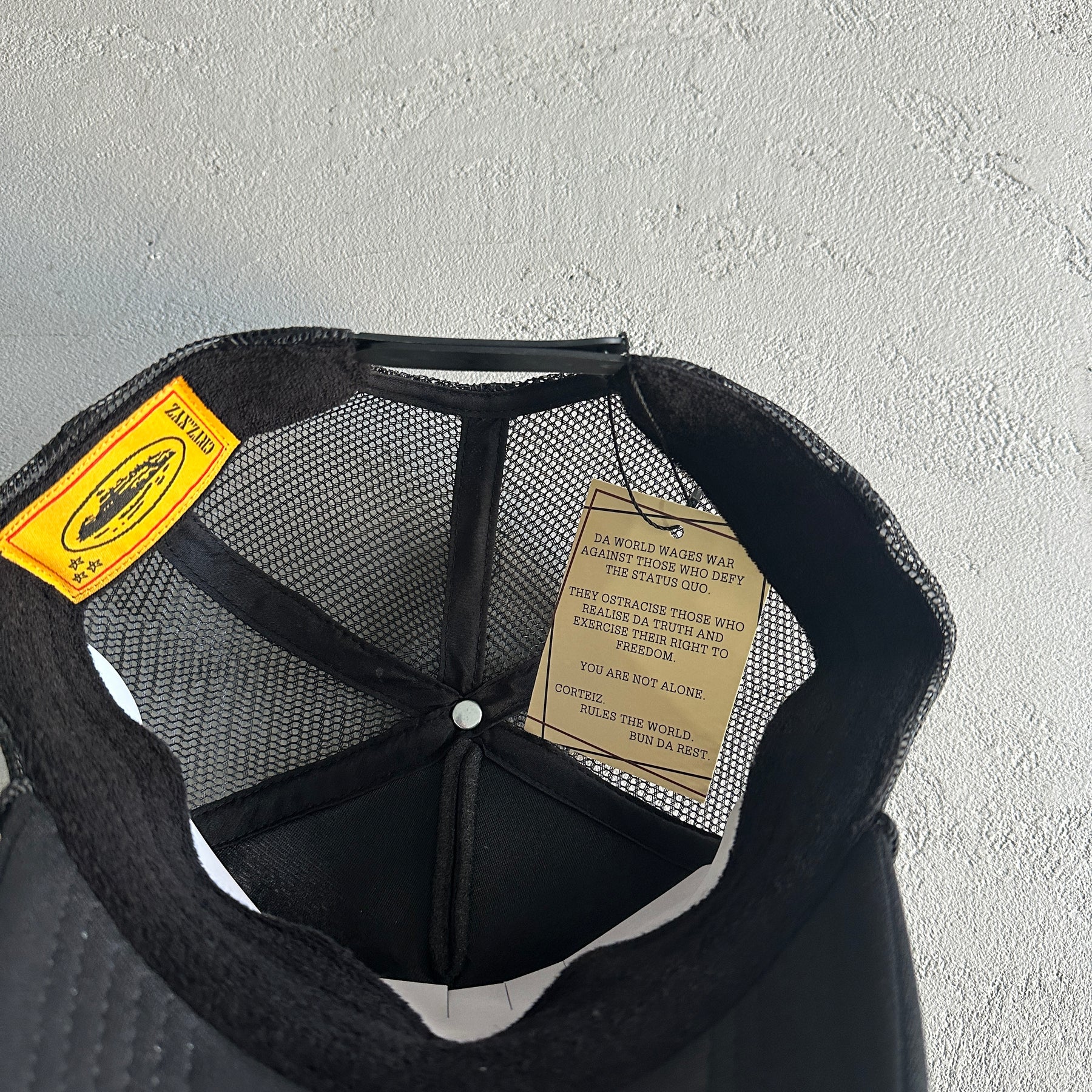 Boné Corteiz “Island” ( Preto com Branco )