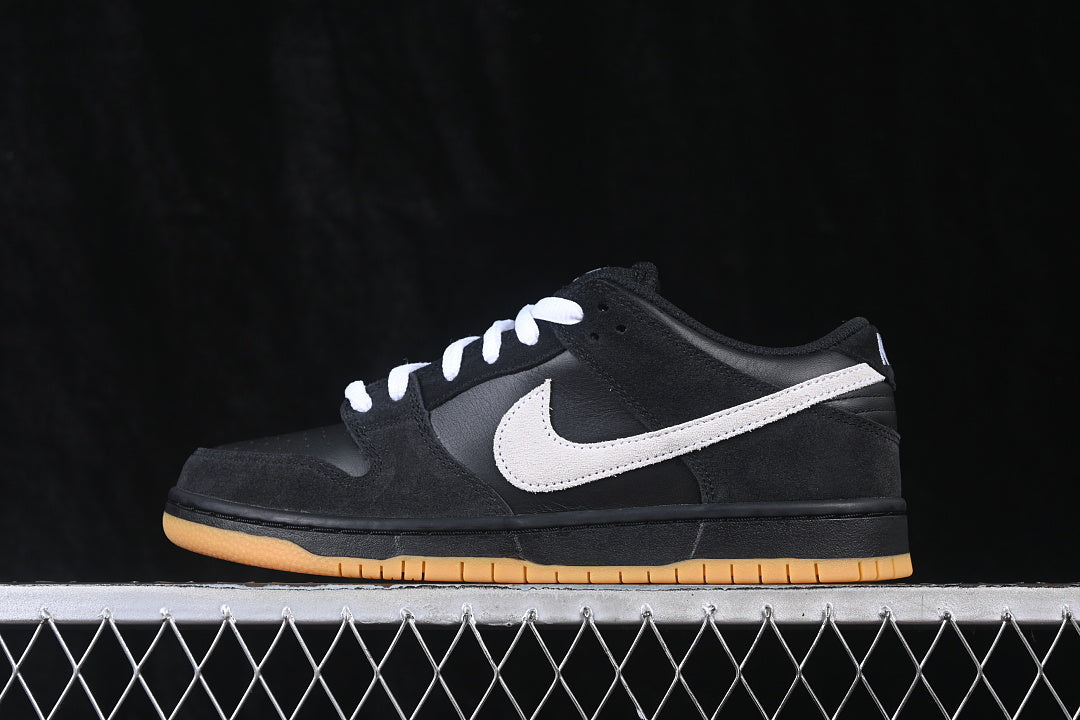 Dunk “Black White Gum”