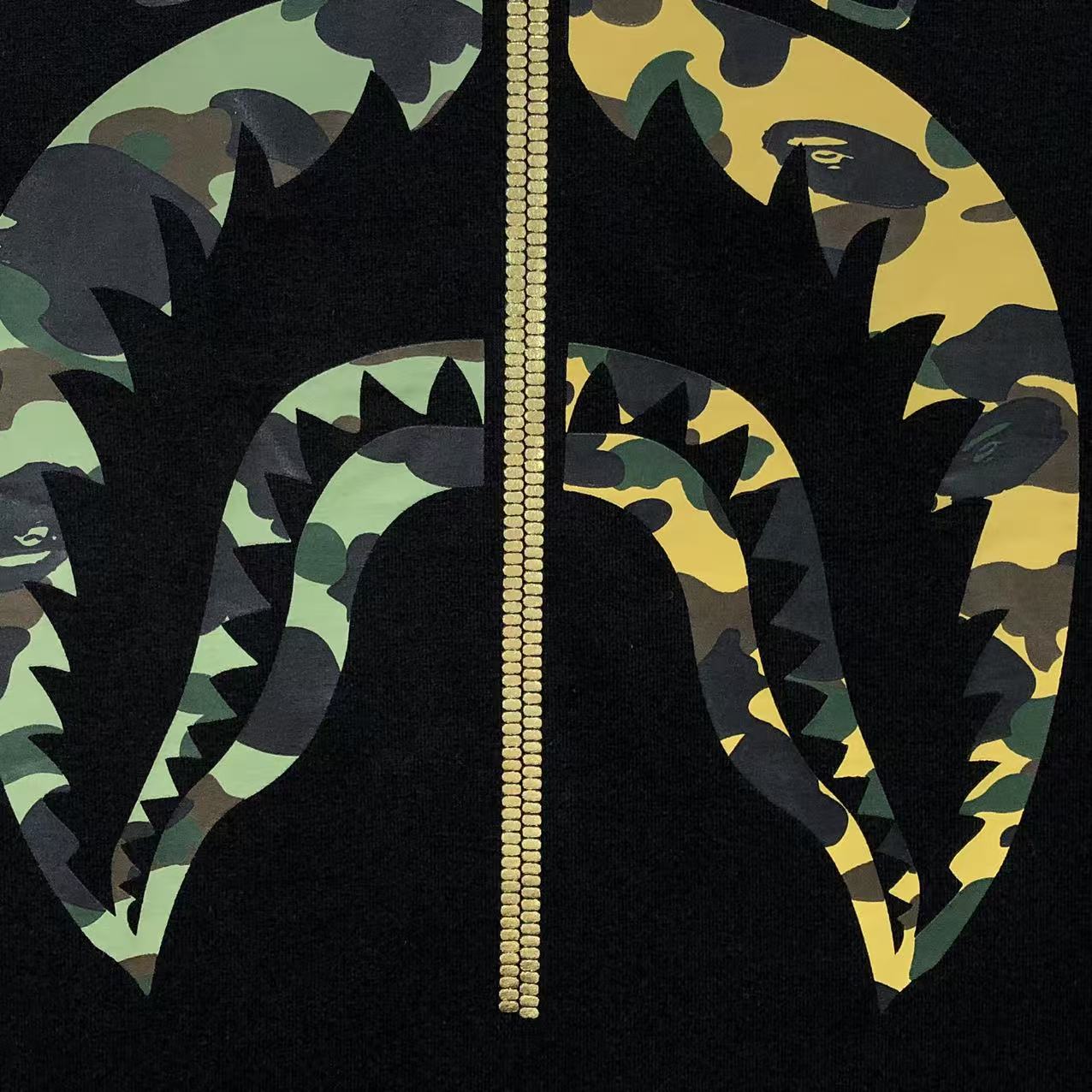Camisa Bape “Camo Shark”