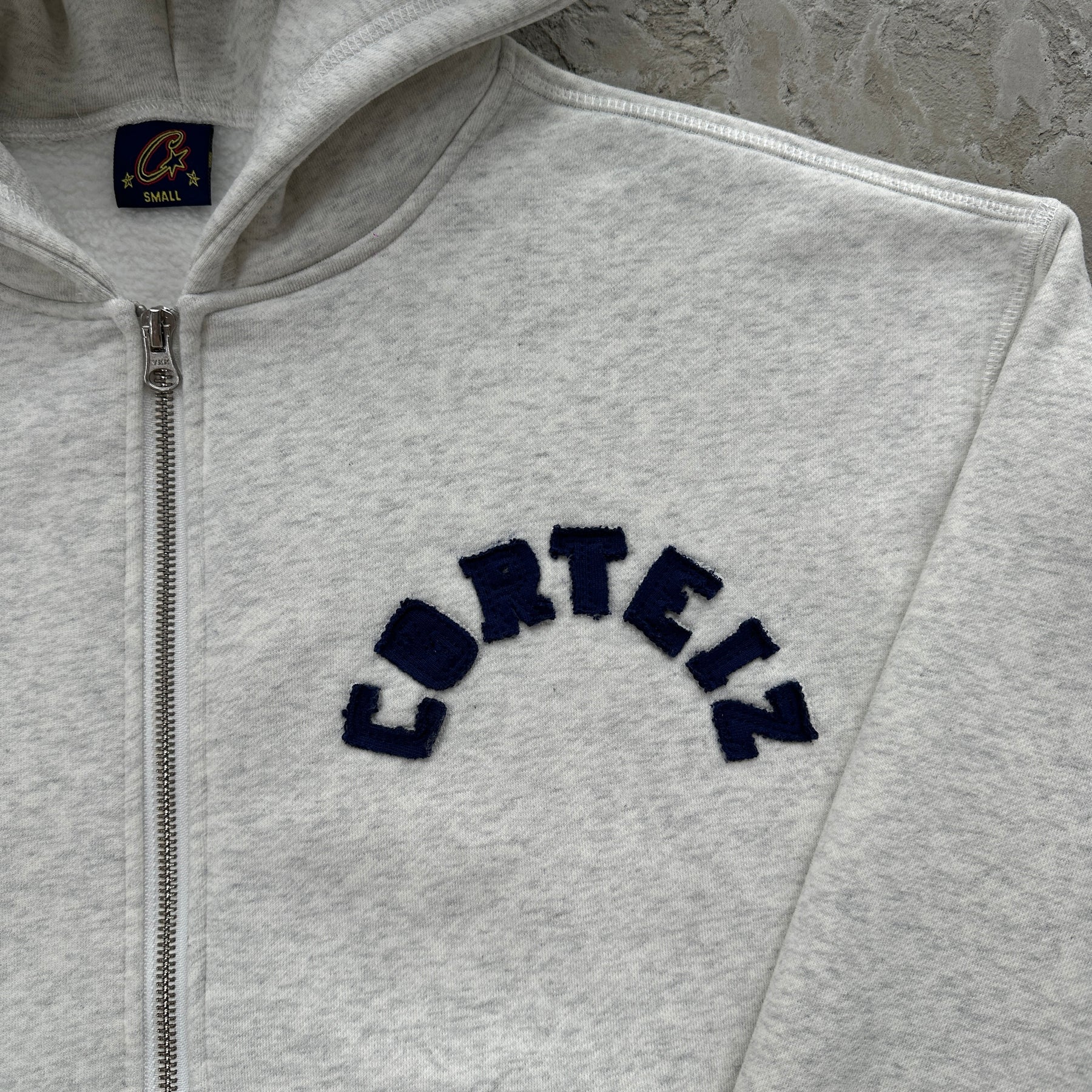 Conjunto Corteiz “College Arch Open” ( Branco )