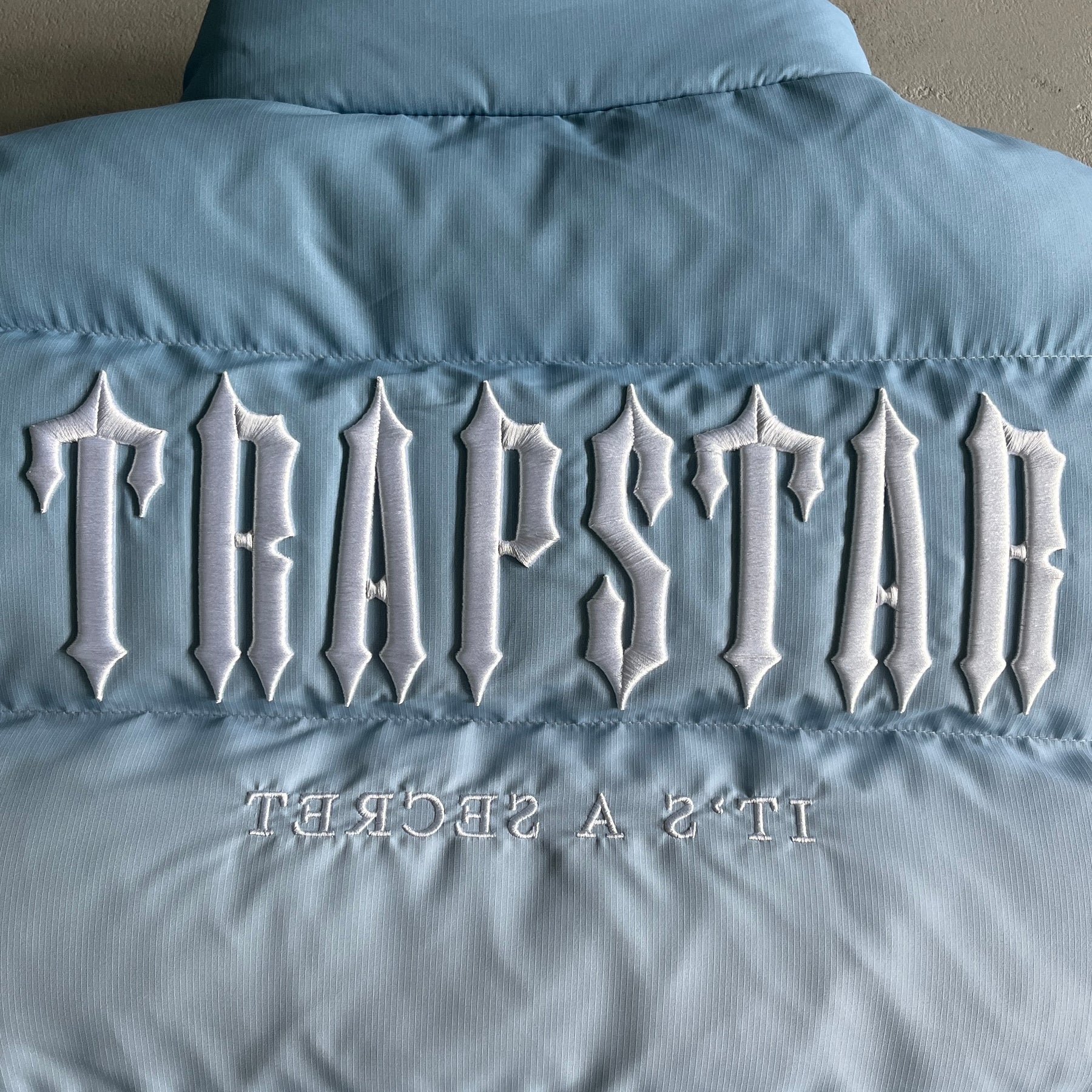 Colete Trapstar “Decoded Gilet-Light”