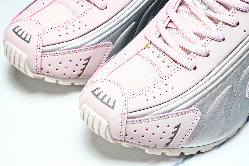Nike Shox R4 “Light Pink”
