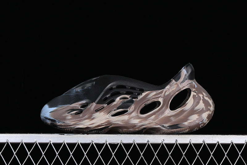 Yeezy Foam Runner “MX Clinder”