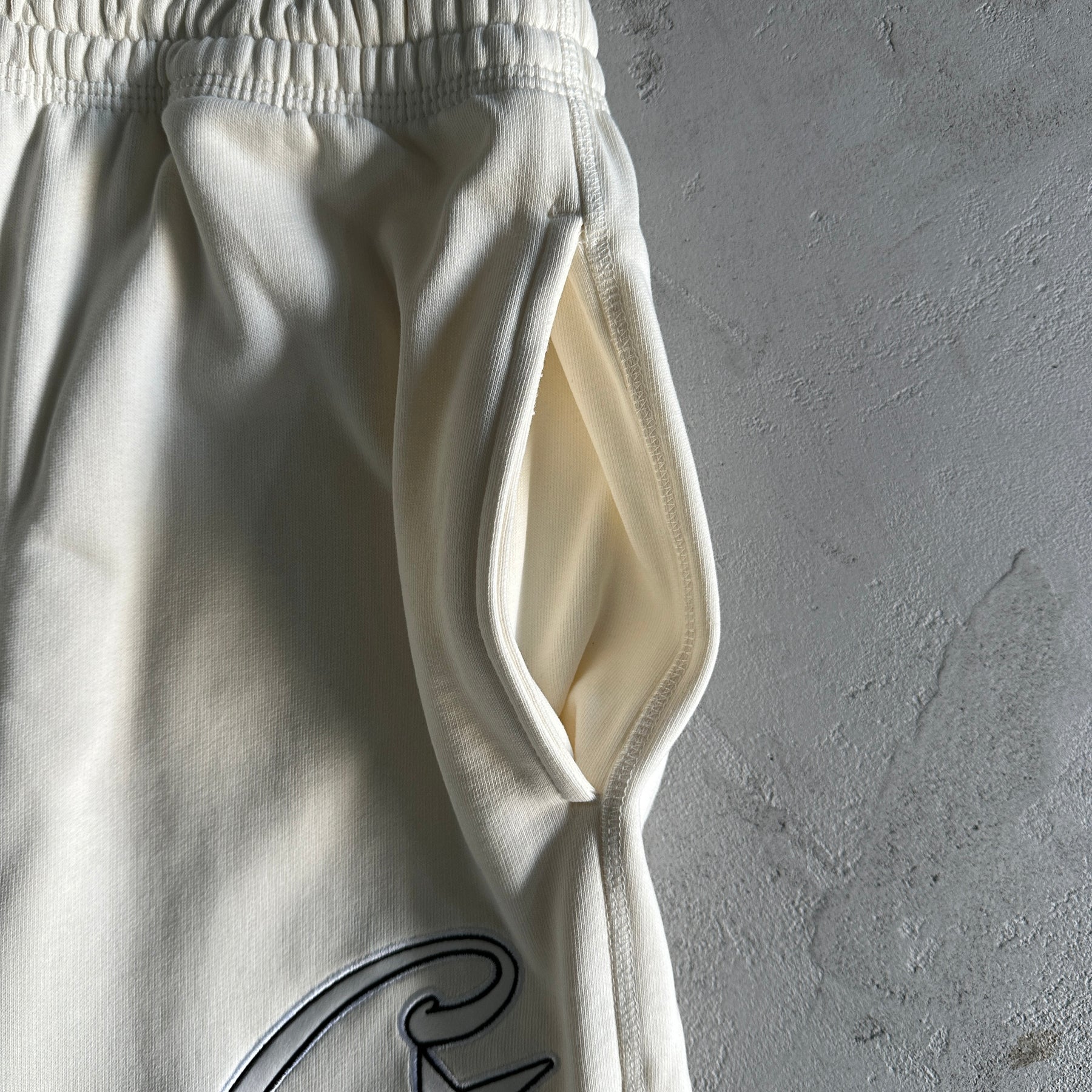 Conjunto Corteiz “Satin C-Star Applique” ( Branco )