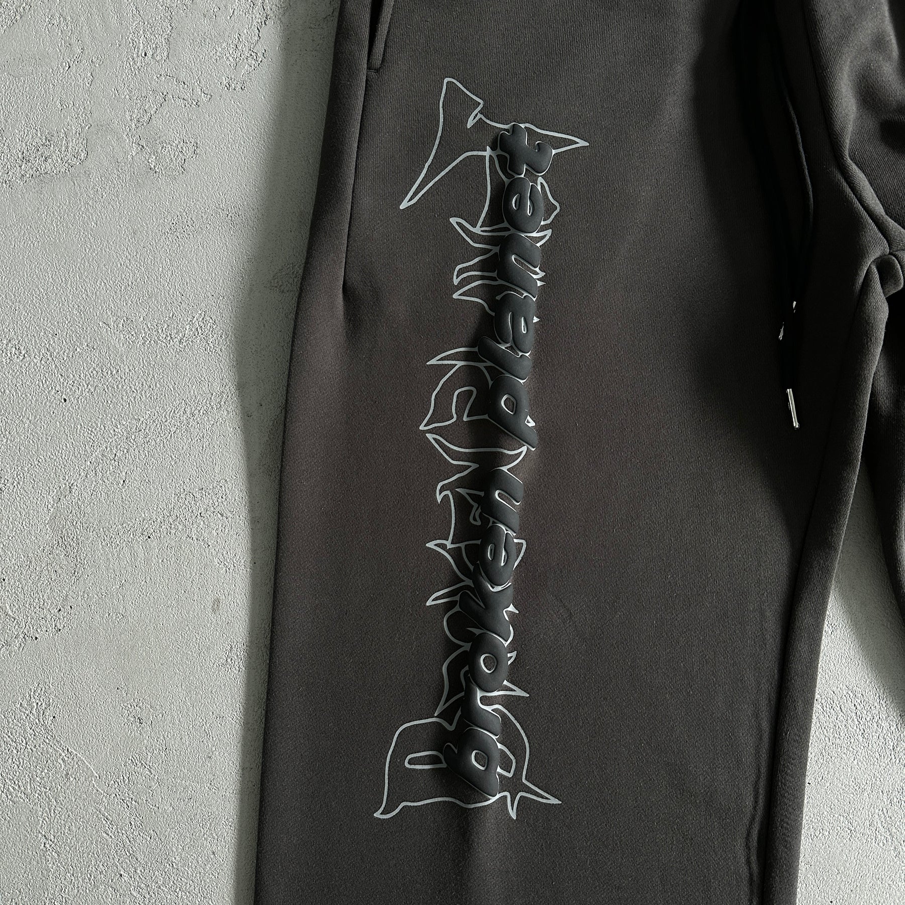 Conjunto Broken Planet “Beware Soot”