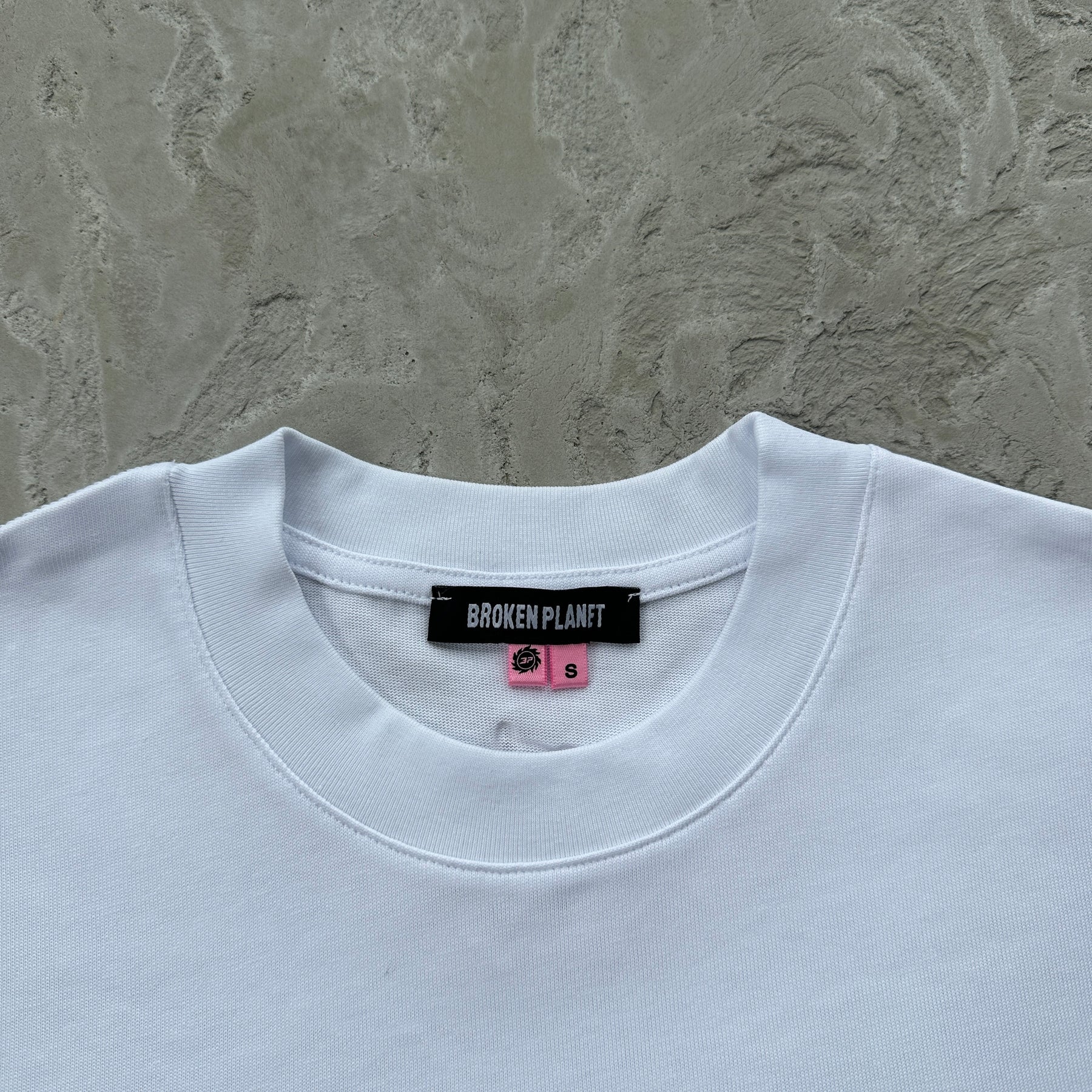 Camisa Broken Planet “What Now”
