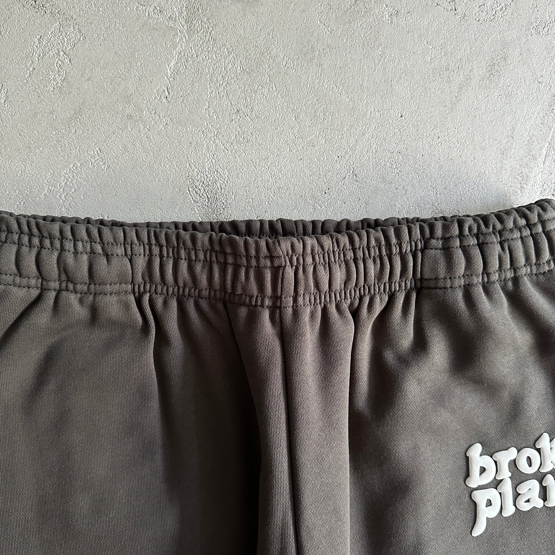 Calça Broken Planet “Basic Joggers”