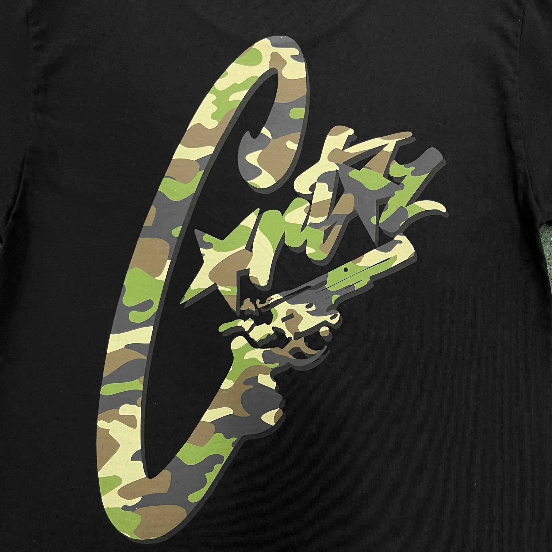 Camisa Corteiz “Pistol Camouflage” ( Preta )