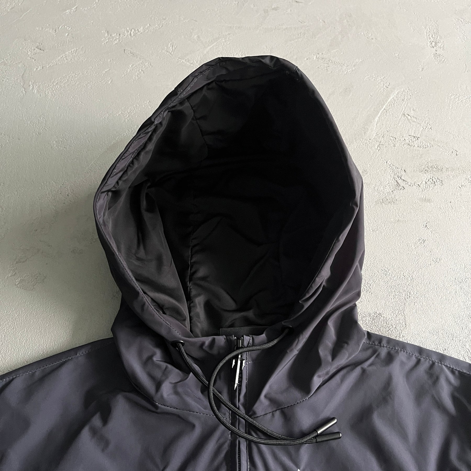 Corta Vento Trapstar “Outline Arch” ( Preta )