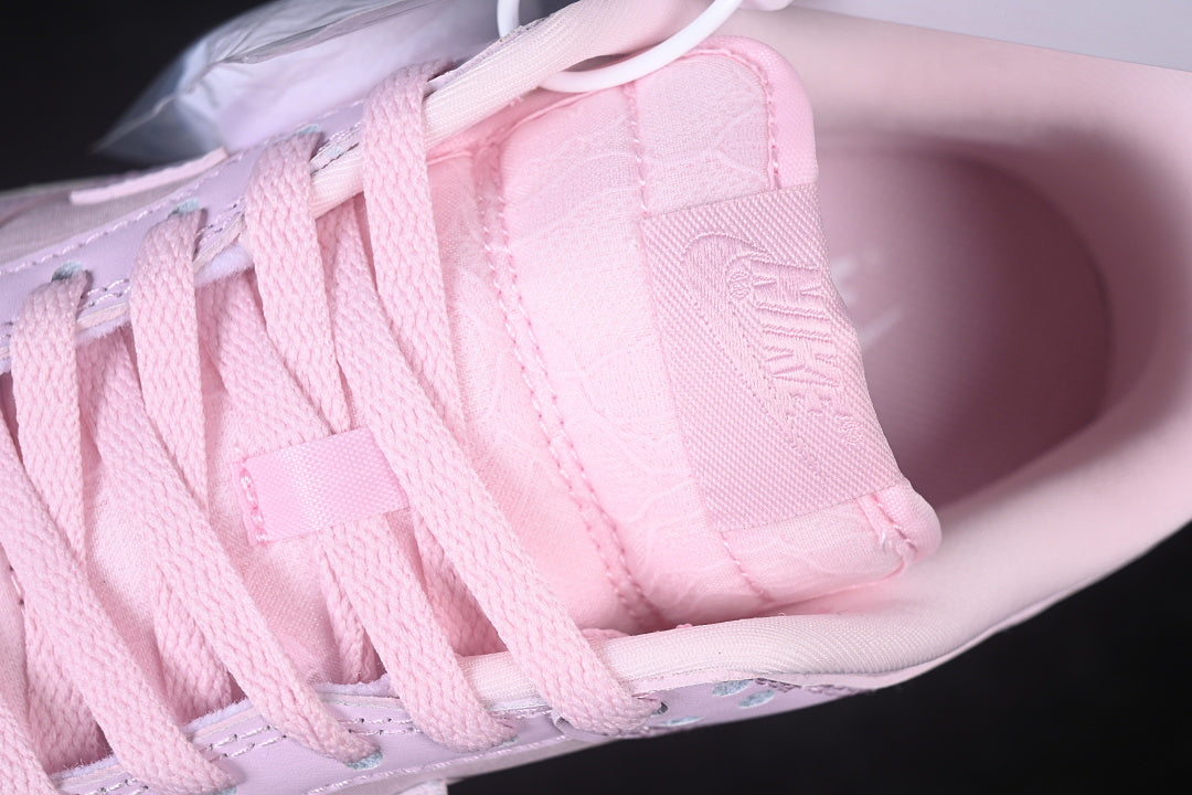 Dunk “Regal Pink”