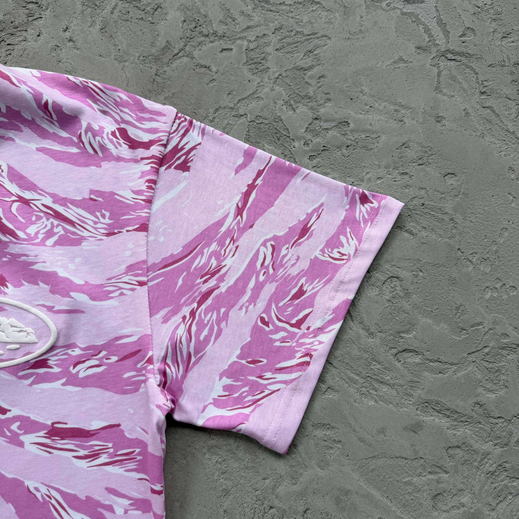 Camisa Corteiz “Island Puff Print”