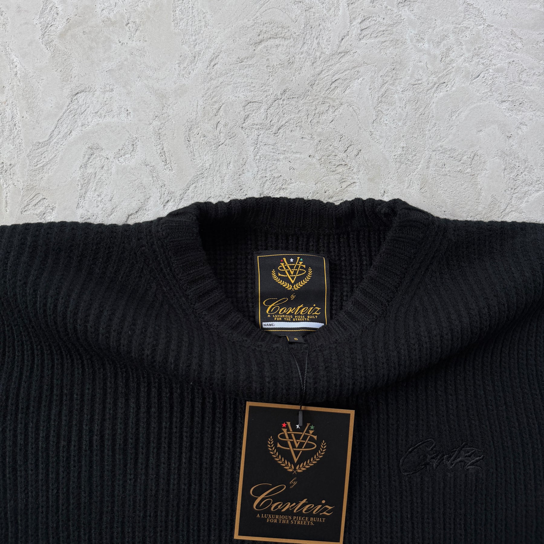 Sueter Corteiz “Crochet Applique Knit Crew”