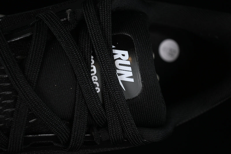 Air Zoom Vomero 18 “White Black”