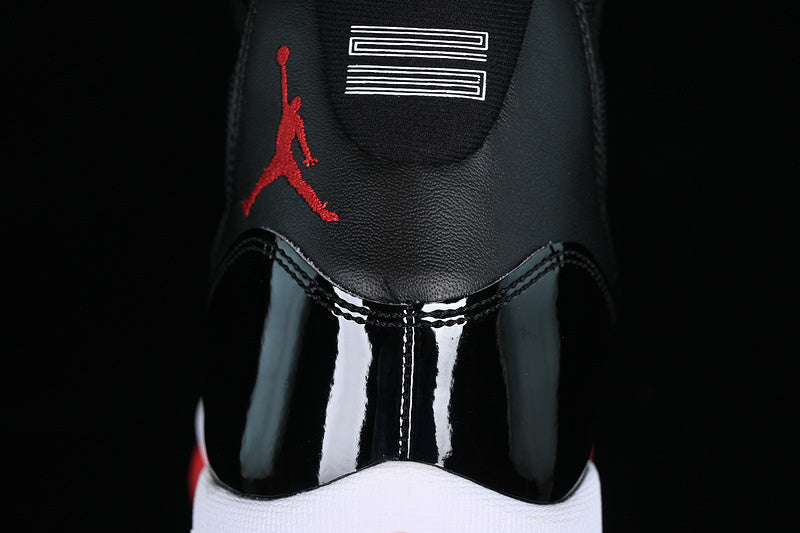 Air Jordan 11 ”Playoffs Bred”